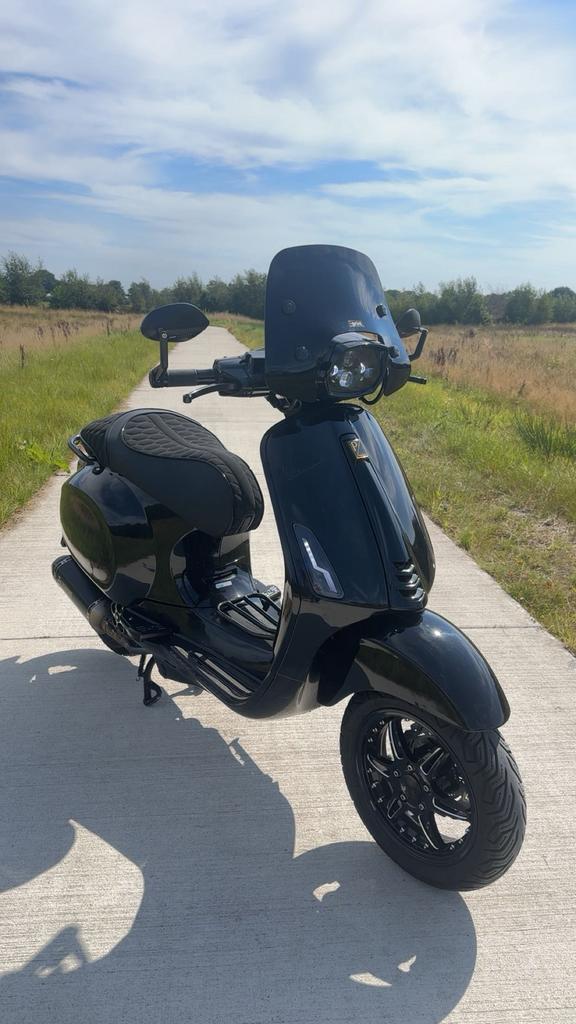Vespa sprint 125cc, Fietsen en Brommers, Scooters | Vespa, Ophalen, Overige modellen, Zo goed als nieuw, Benzine