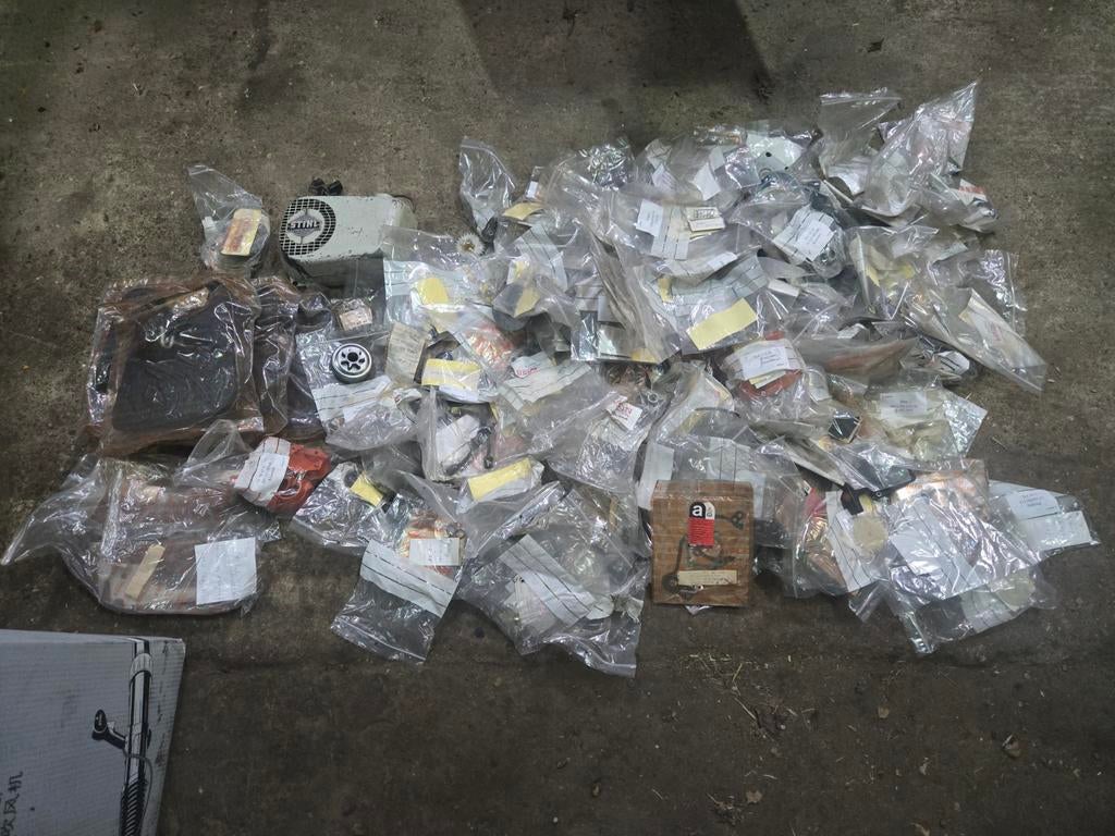 Doos vol met Nieuwe old Stock Stihl Onderdelen | Partij, Tuin en Terras, Info@stihl.nl, Stihl, Stihl Parts, Ophalen of Verzenden