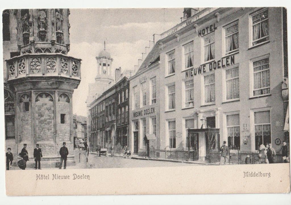 Middelburg Hotel Nieuwe Doelen oude ansichjtkaart / kreuk, Verzenden, Voor 1920, Ongelopen, Zeeland