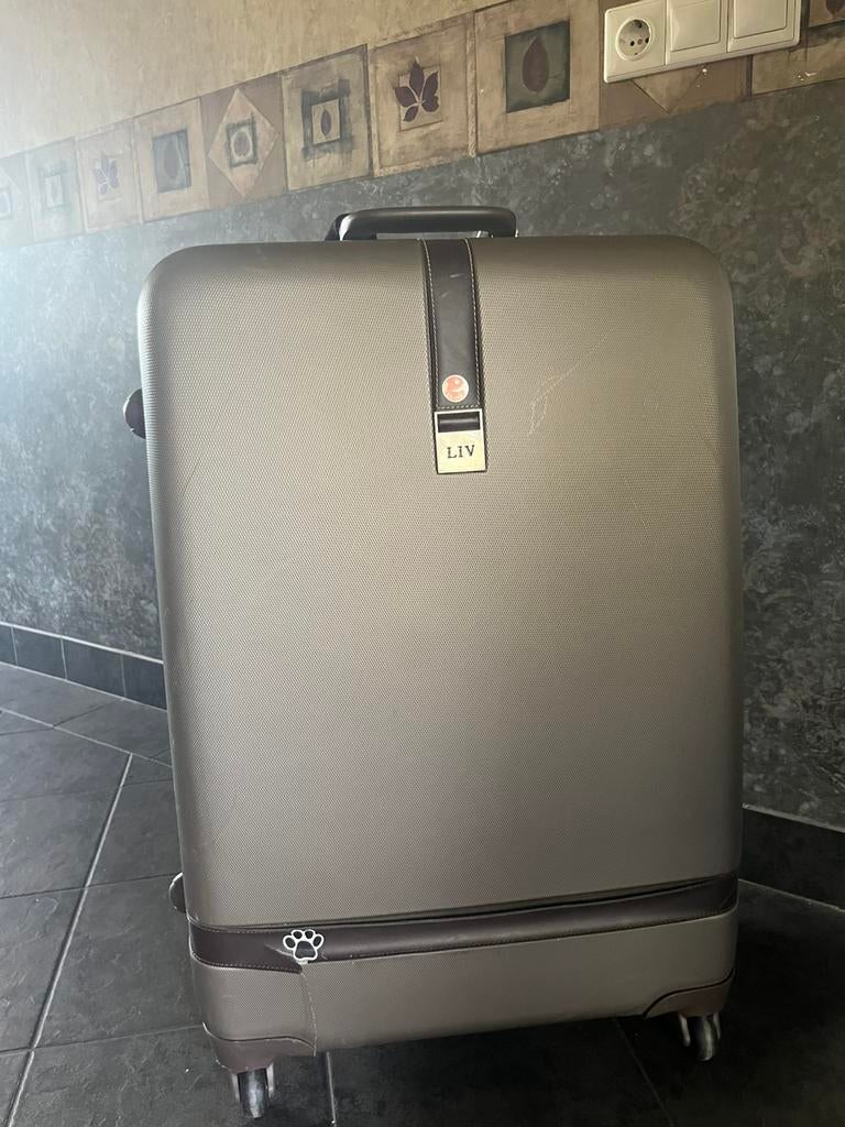 Reiskoffer van het merk LIV, Gebruikt, Hard kunststof, 45 tot 55 cm, 70 cm of meer