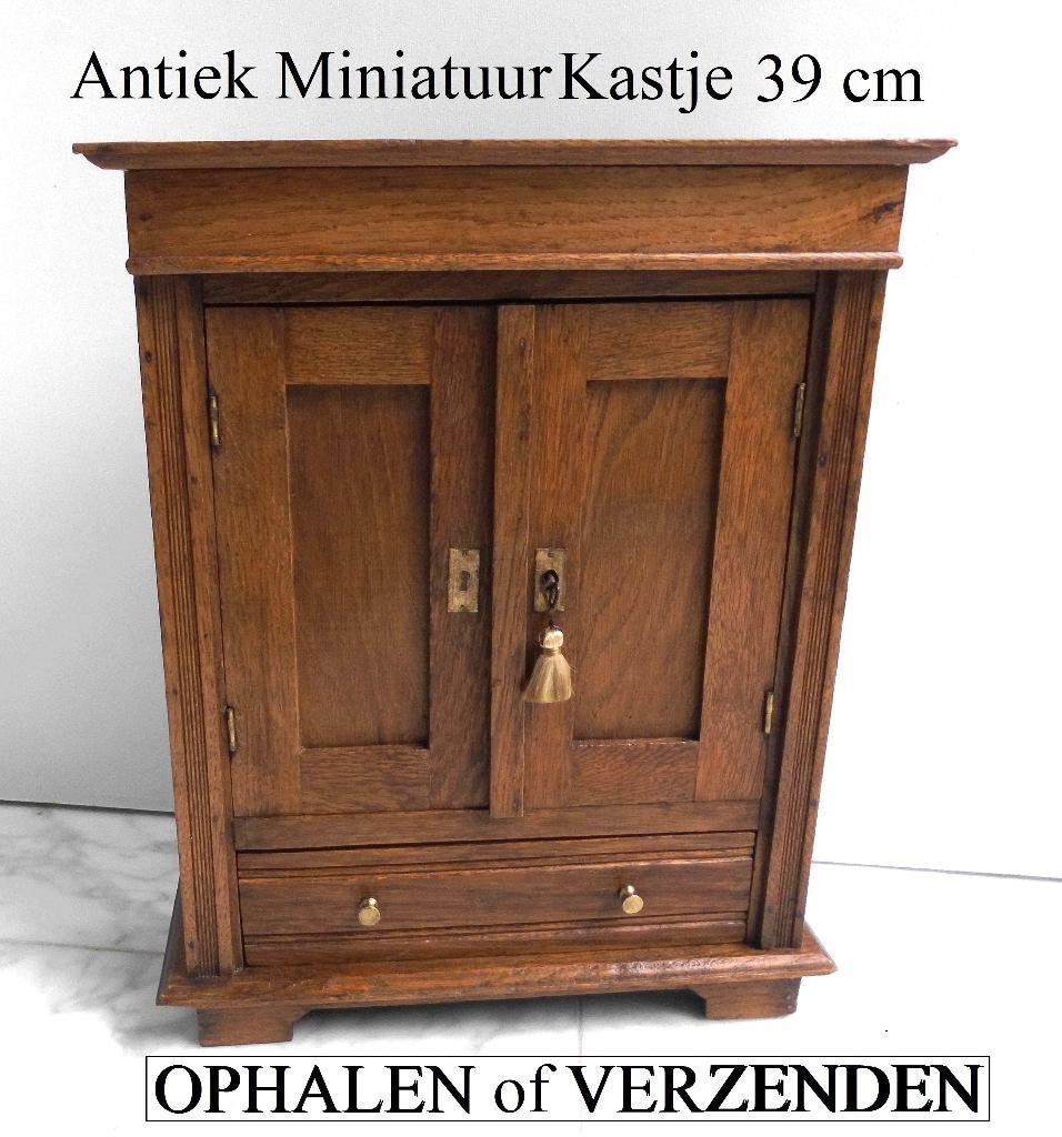 Antiek eiken miniatuur kastje (met originele inhoud), Antiek en Kunst, Ophalen