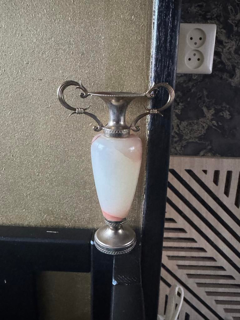Vintage Onyx Vaasje met Metalen Handvatten, Ophalen of Verzenden