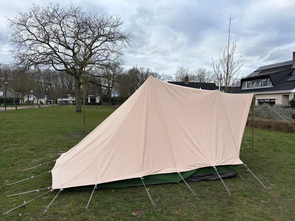 ESVO Pyramide Tent - Ruime Familietent 4P PYR4COMF PLUS6, Ophalen of Verzenden, Gebruikt, Tot en met 4