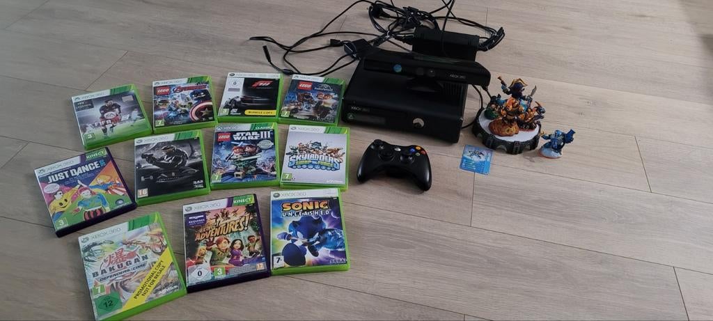 XBOX 360 compleet met 11 spellen, Kinect en controller, 360 S, Ophalen of Verzenden, Zo goed als nieuw, Met kinect