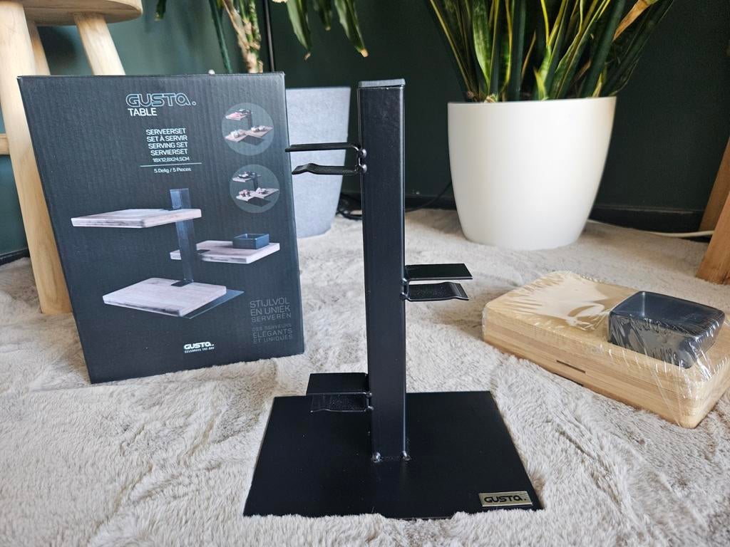 Gusta serveerset van zwart staal, Huis en Inrichting, Keuken | Servies, Ophalen of Verzenden, Nieuw, Overige materialen, Overige stijlen