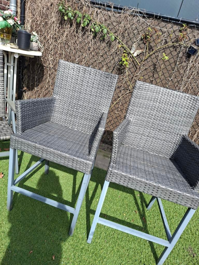 Twee hoge tuin stoelen, Ophalen, Gebruikt