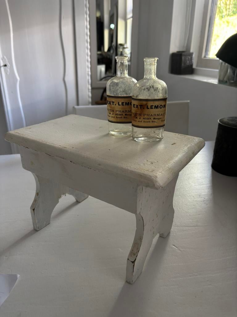 Mooi oud-wit opstapje, Ophalen of Verzenden