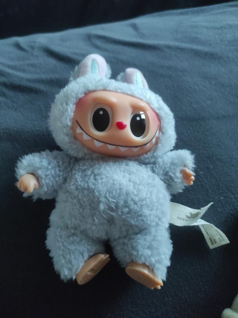 Labubu blauwe knuffel, Ophalen