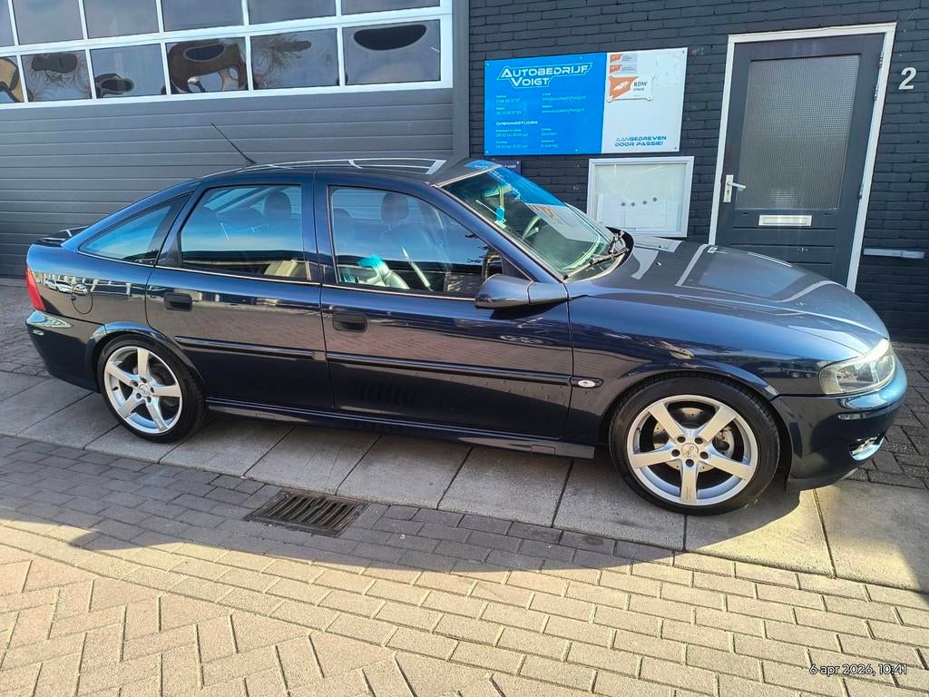 Opel Vectra 2.6 V6 Business Edition zeldzaam handbak, Auto's, Voorwielaandrijving, Gebruikt, Zwart, Blauw