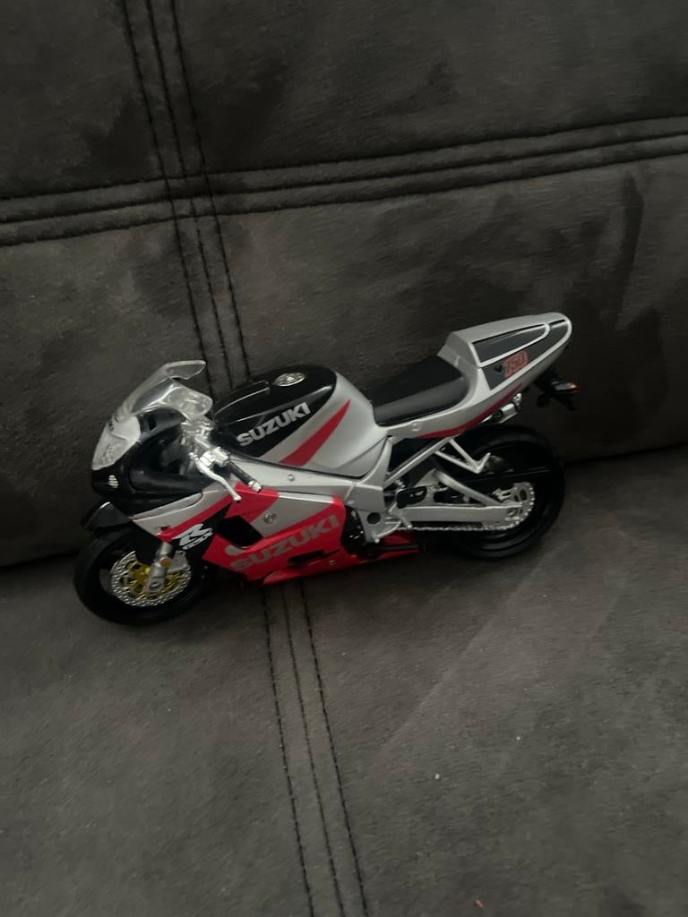 Suzuki GSX-R 750 modelmotor, Hobby en Vrije tijd, Modelbouw | Auto's en Voertuigen, Overige merken, Gebruikt, 1:32 tot 1:50, Overige typen