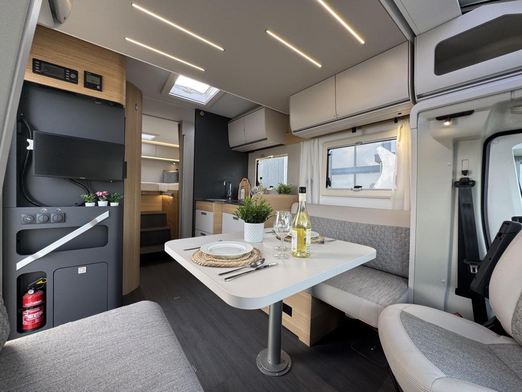 Adria Matrix Axess 650 DL Queensbed Hefbed 2023, Luifel, Fiat, Bedrijf, Stra?ka cesta 50, 8000 Novo mesto, Slovenië