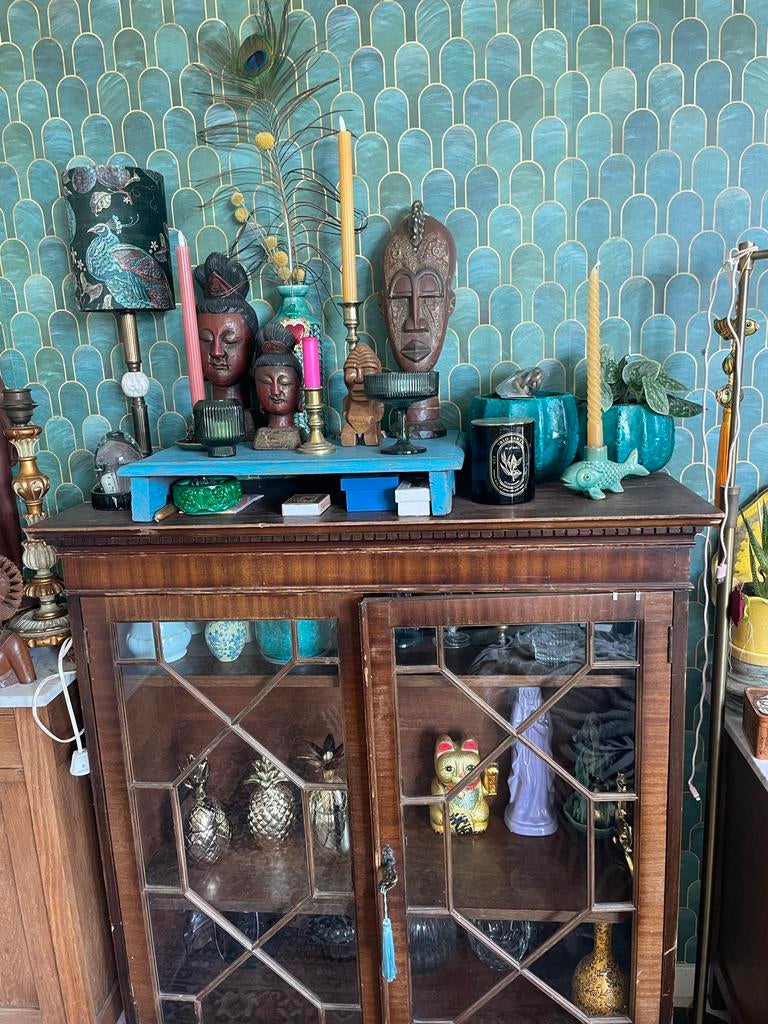 Oud vitrine kastje met zelf gemaakte pootjes, Ophalen