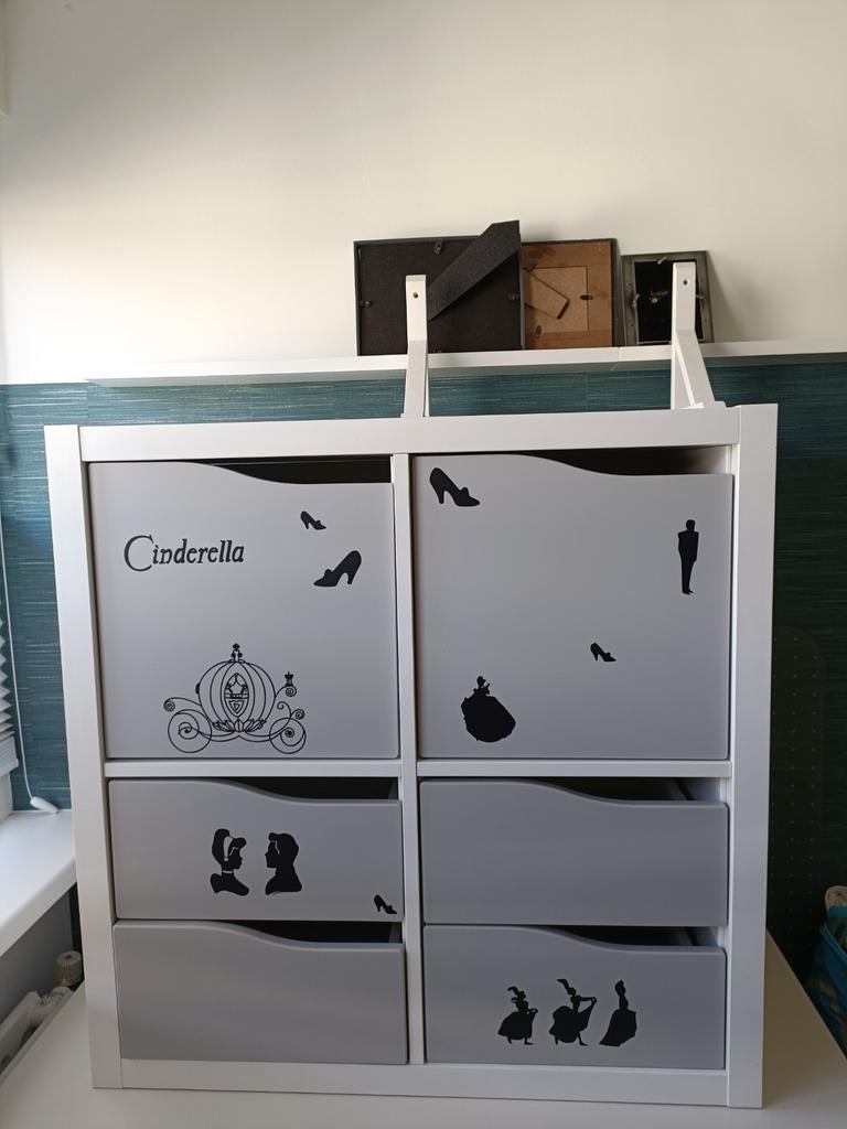 Complete Kallax kast met 4 vakken incl. 4 lades en 2 deuren., Ophalen, Strak, 50 tot 100 cm, Zo goed als nieuw