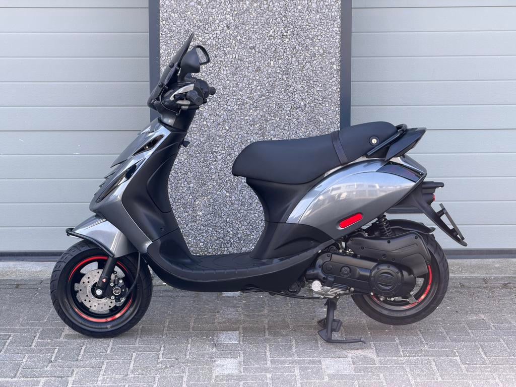 Als Nieuw! Piaggio Zip Sp 2024 Iget Euro5 Porsche AgaatGrijs, Ophalen, Maximaal 45 km/u, Zip, Zo goed als nieuw