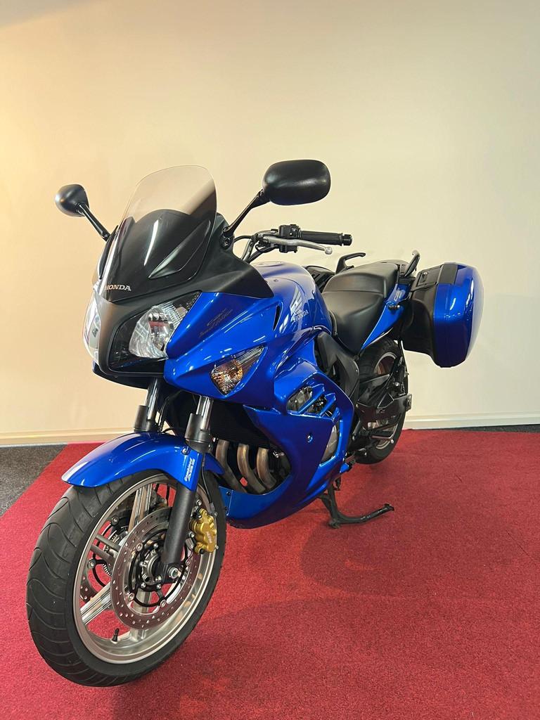 Honda CBF 600 SA motor van 1e eigenaar!, Rivium Boulevard 222-11
2909 LK  Capelle aan den Ijssel, NL, Bedrijf, Honda Motor Europe Limited