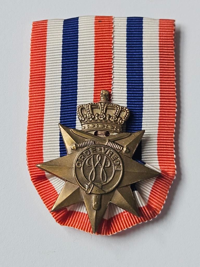 Medaille orde en vrede Nederlands Indië knil Indonesië, Ophalen of Verzenden, Landmacht, Nederland, Lintje, Medaille of Wings
