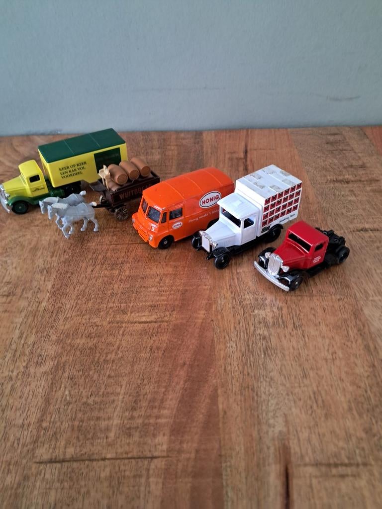 Setje diverse miniatuur vrachtwagens en paard en wagen, Ophalen of Verzenden, Gebruikt, Bus of Vrachtwagen, Overige merken