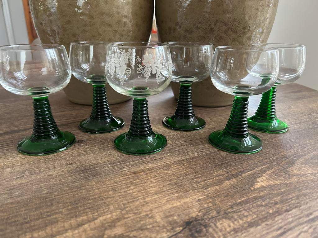 6 Duitse roemers/wijnglazen met groene gedraaide voet, Ophalen of Verzenden