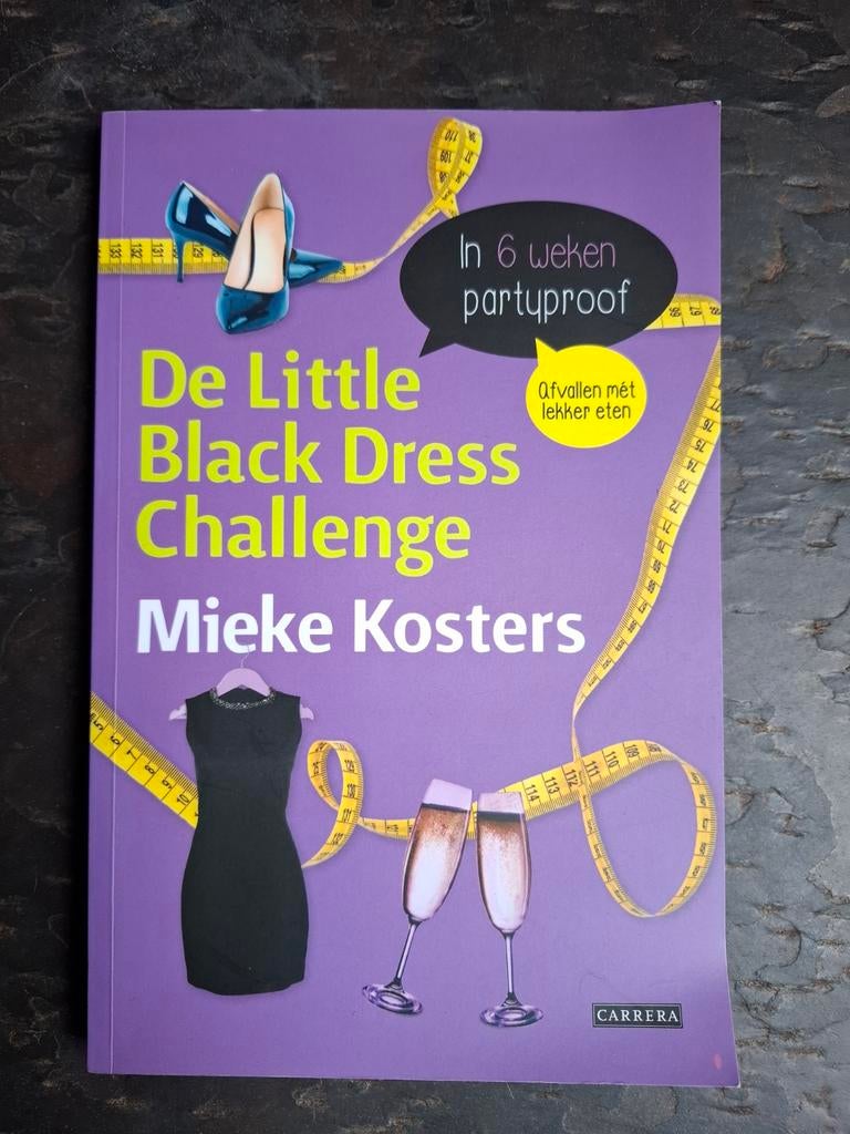 Mieke Kosters - De little black dress challenge (gesigneerd), Ophalen, Zo goed als nieuw, Mieke Kosters