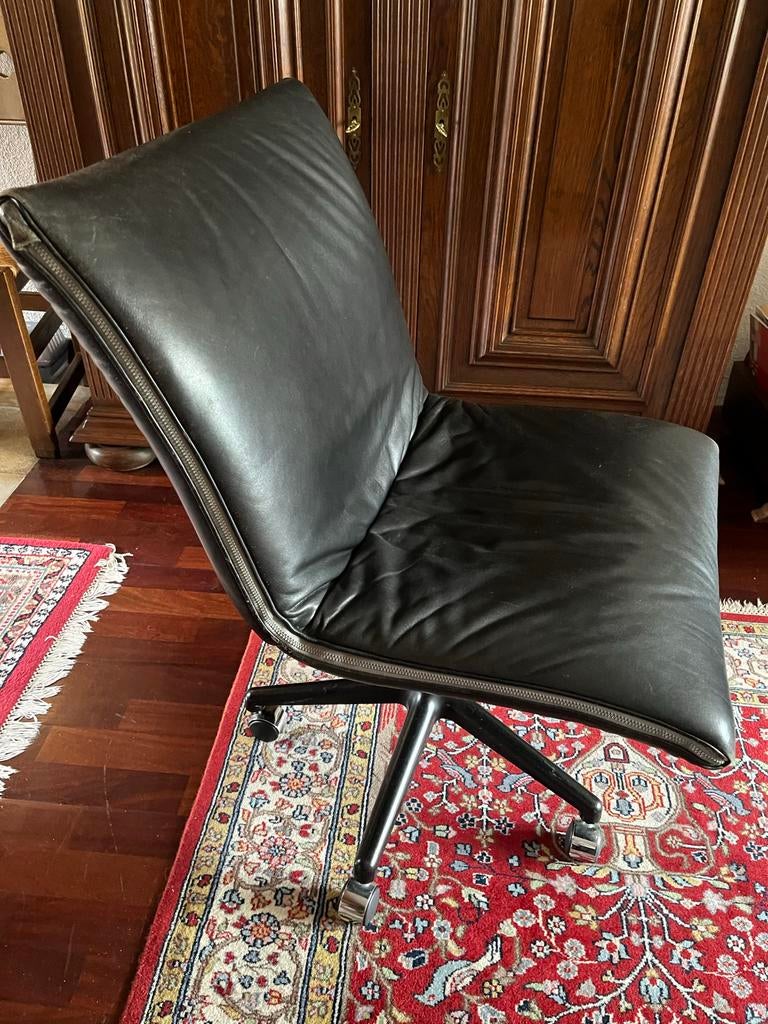 Artifort vintage stoelen zwart leder mooi design, Ophalen, Gebruikt, 50 tot 75 cm, Leer