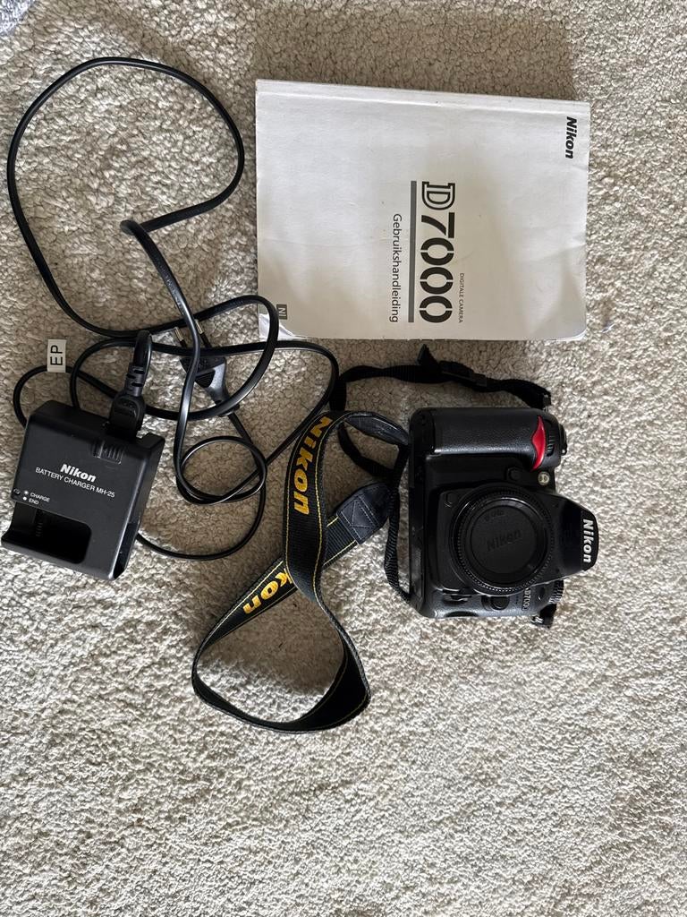 Nikon D7000 spiegelreflexcamera met oplader, Gebruikt, Spiegelreflex, Ophalen of Verzenden, Nikon
