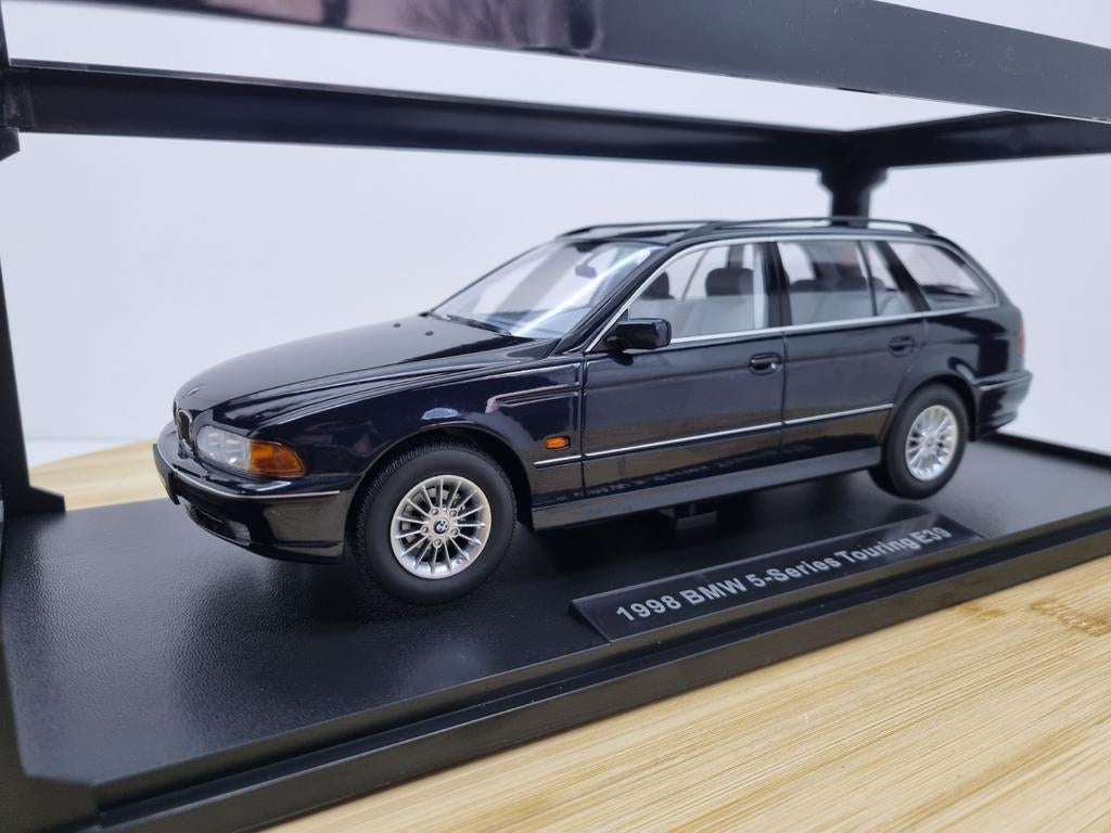 **SALE** BMW 5-serie Touring E39 Orient Blue 1:18, Hobby en Vrije tijd, Modelauto's | 1:18, Overige merken, Auto, Ophalen of Verzenden