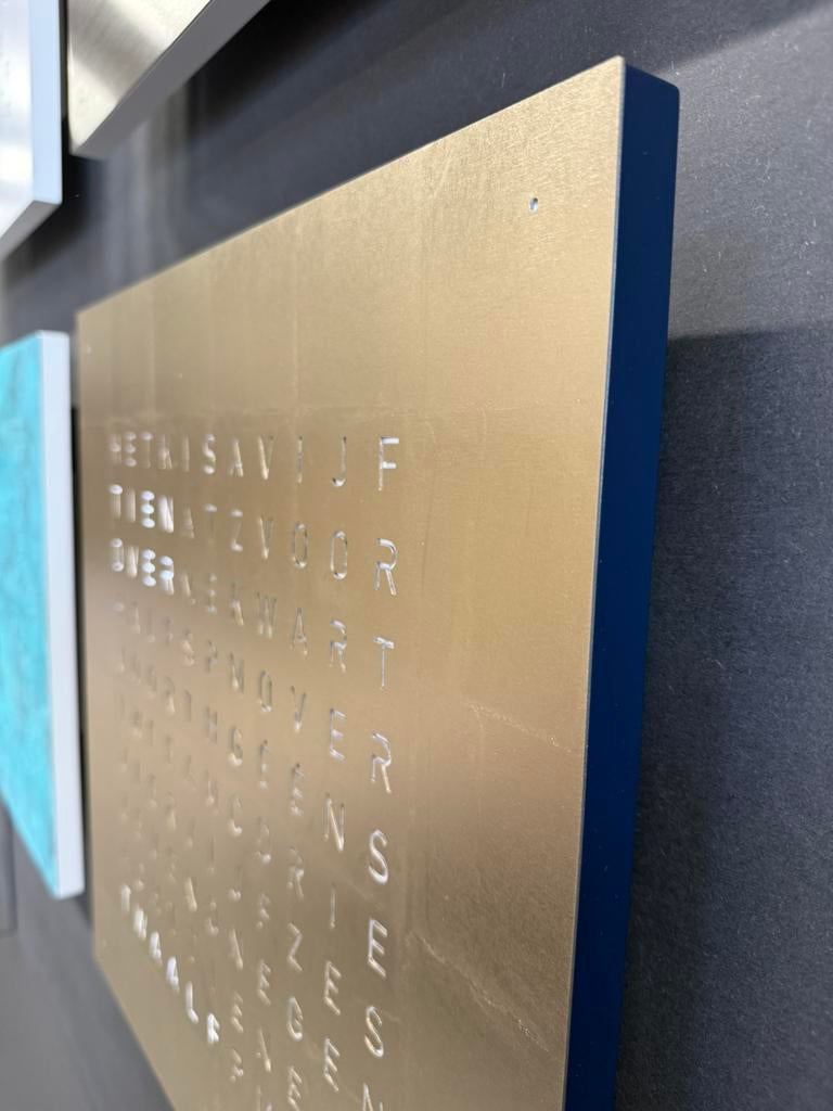 Nieuw Qlocktwo Moon Gold Woordklok Design Klok Midnight 45, Wandklok, Nieuw, Ophalen of Verzenden, Qlocktwo