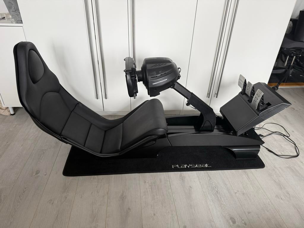 Playseat met Thrustmaster racestuur en pedalen, Spelcomputers en Games, Ophalen, Gebruikt, 1 speler, Racen en Vliegen
