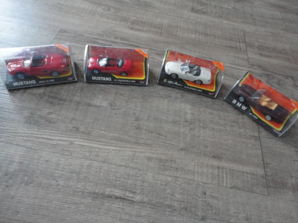 TE KOOP 4 LEUKE AUTO S 1;43   /1,-  PER STUK, Ophalen of Verzenden, Zo goed als nieuw, Auto, Overige merken
