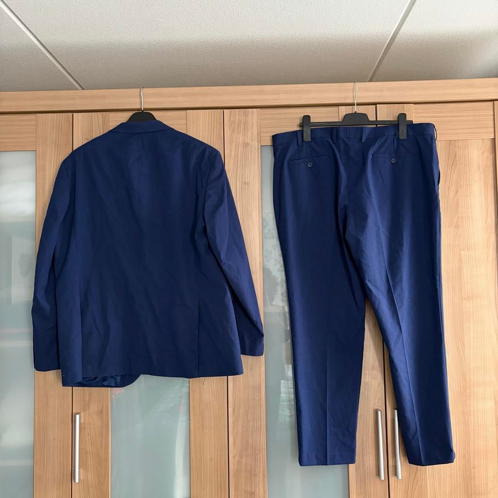 Mooi blauw kostuum, colbert maat 56 en broek maat 28, Kleding | Heren, Kostuums en Colberts, Ophalen of Verzenden, Gedragen, Maat 56/58 (XL)