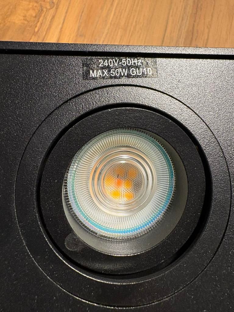 2 zwarte spotjes - GU10 fitting - Max 50W, Ophalen, Halogeen, Gebruikt, Metaal of Aluminium