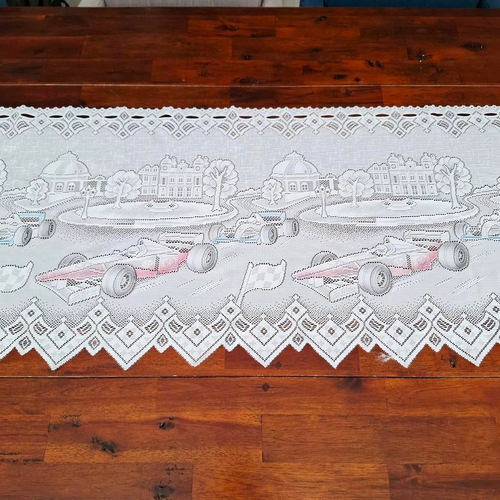 Vintage roede gordijn met raceauto's, Antiek en Kunst, Antiek | Kleden en Textiel, Ophalen of Verzenden