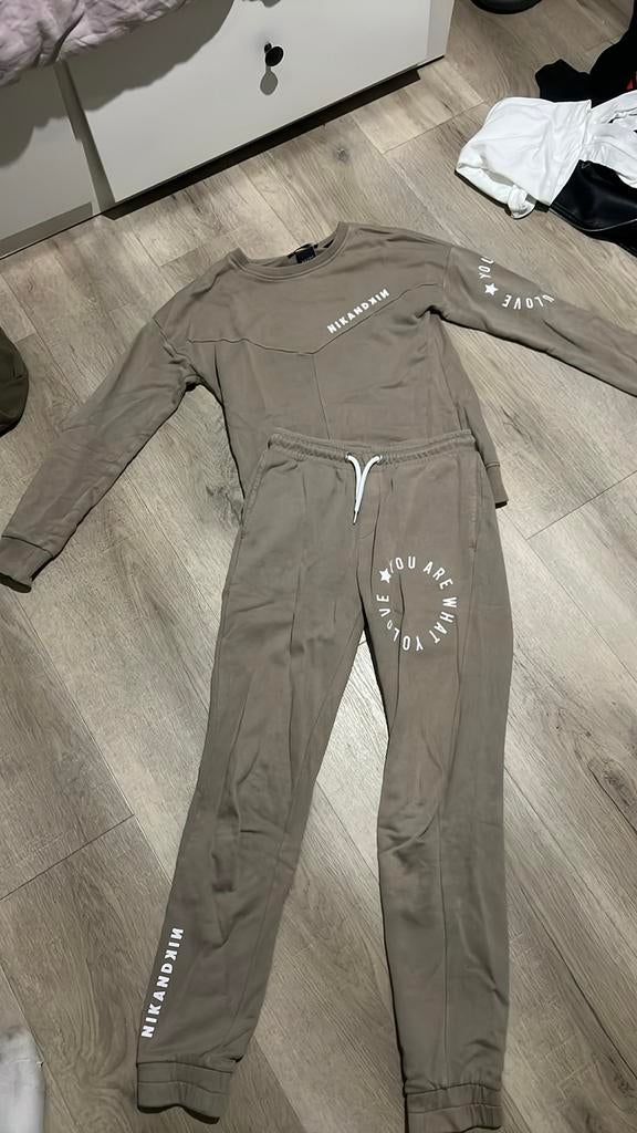 Nik & nik pak, Nikkie, Ophalen of Verzenden, Zo goed als nieuw, Bruin