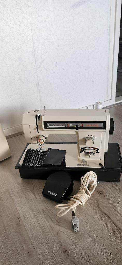 Naaimachine TOYOTA 444 Made in Japan, Ophalen of Verzenden, Zo goed als nieuw, Naaimachine, Overige merken