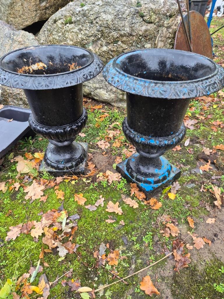 SET VAN 2x ZWARTE FRANSE GIETIJZER LOUVRE VAAS GEEN SOKKEL, Tuin en Terras, Tuinvazen, Ophalen, Gebruikt