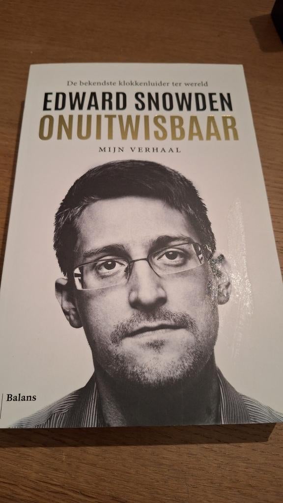 Edward Snowden - Onuitwisbaar (niet gelezen), Ophalen of Verzenden, Zo goed als nieuw, Edward Snowden, Politiek