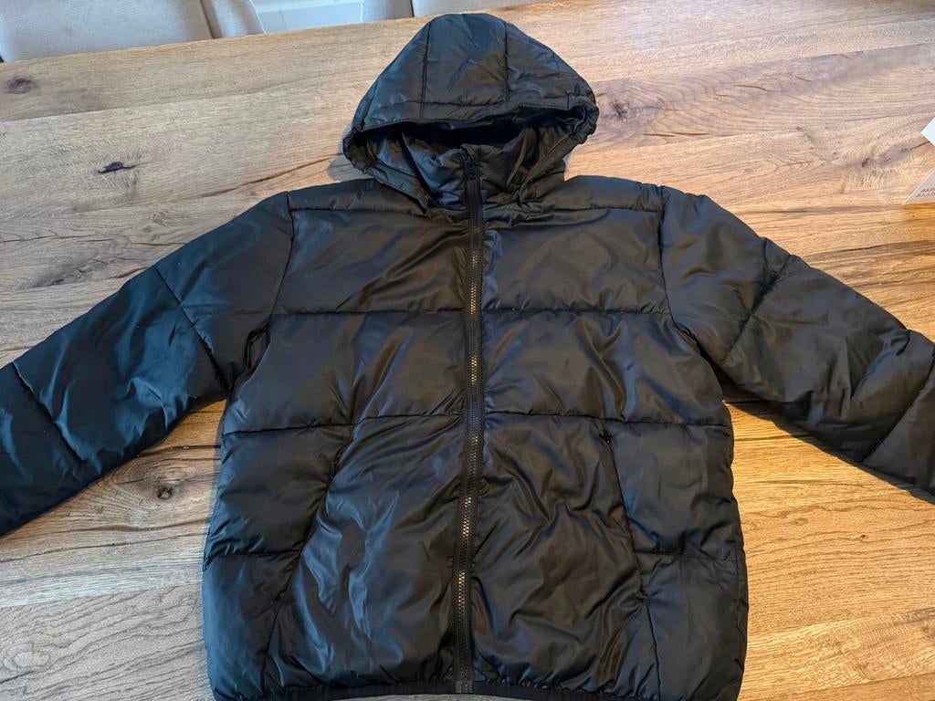 Zwarte winterjas mt 164 van Lindex, Ophalen of Verzenden, Zo goed als nieuw
