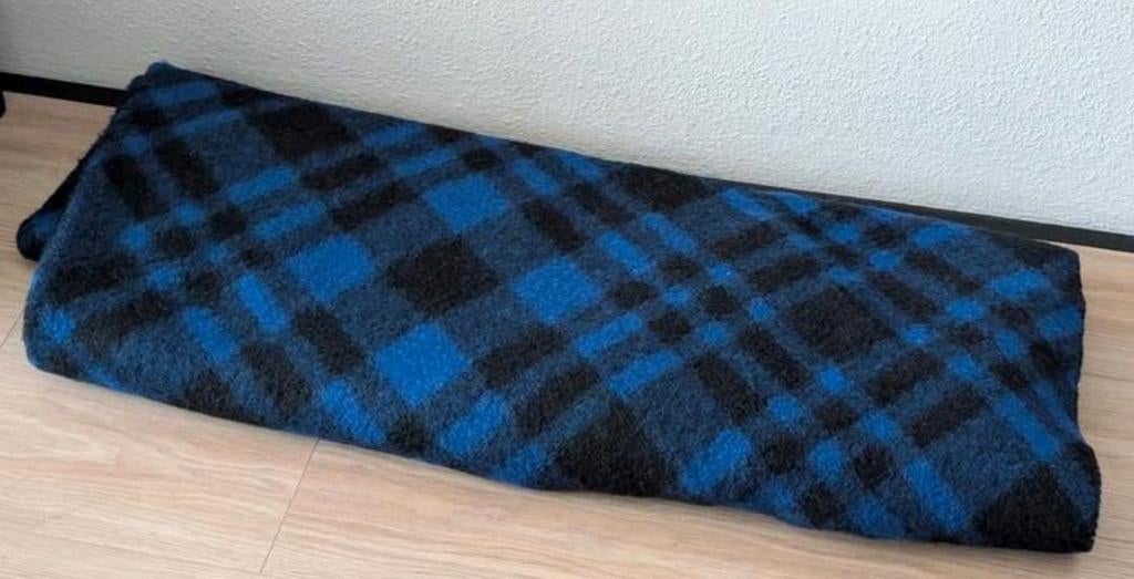 Wollen deken cordero blauw zwart als nieuw en gestoomd, Ophalen of Verzenden