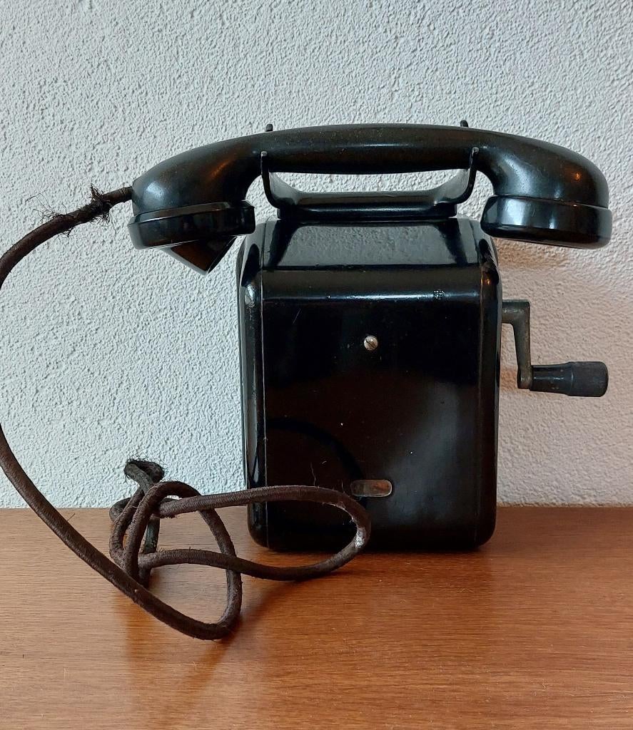 ANTIEKE METALEN WANDTELEFOON IN GOEDE STAAT. COLLECTIESTUK, Ophalen of Verzenden, Gebruikt, Bakeliet
