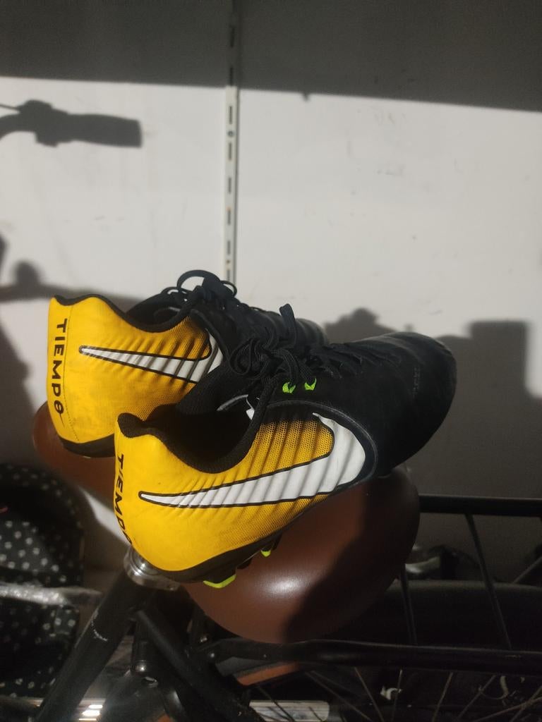 Nike Tiempo voetbalschoenen - Maat 38, Gebruikt, Maat XS of kleiner, Schoenen, Ophalen of Verzenden