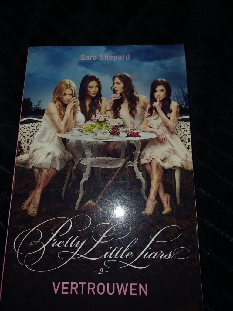 Sara shepard vertrouwen, Ophalen of Verzenden, Gelezen, Sara Shepard, Fictie