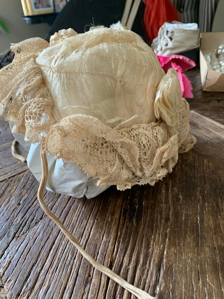 Antieke Brocante Bonnet met Kant, Hoed, T, N, Gedragen