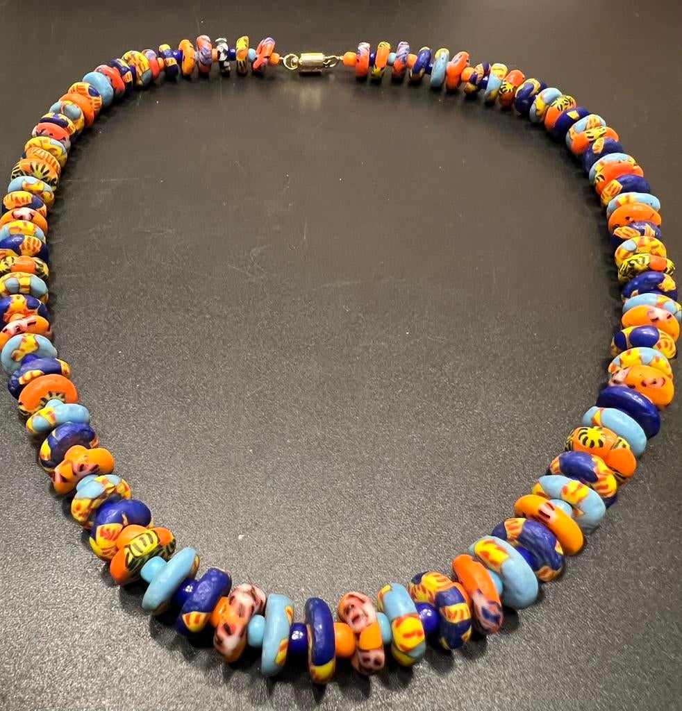 Mooie kleurrijke millefiori ketting van Afrikaanse kralen, Ophalen of Verzenden, Zo goed als nieuw, Overige kleuren, Overige materialen