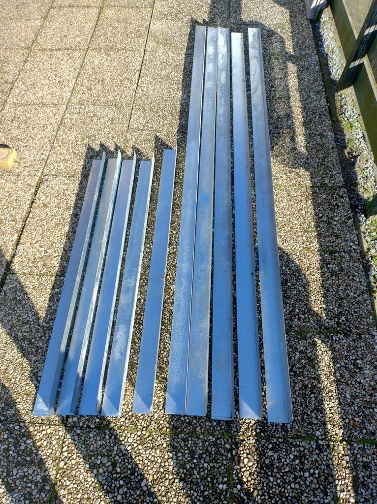 Dunne hoeklijn gegalvaniseerd. Zie tekst, Ophalen