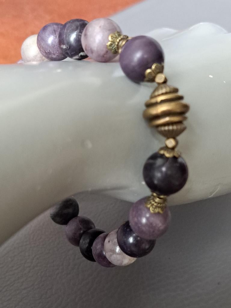 412 Edelsteen armband van niet gepolijste Sugiliet 11.7mm, Paars, Nieuw, Ophalen of Verzenden, Elastiek