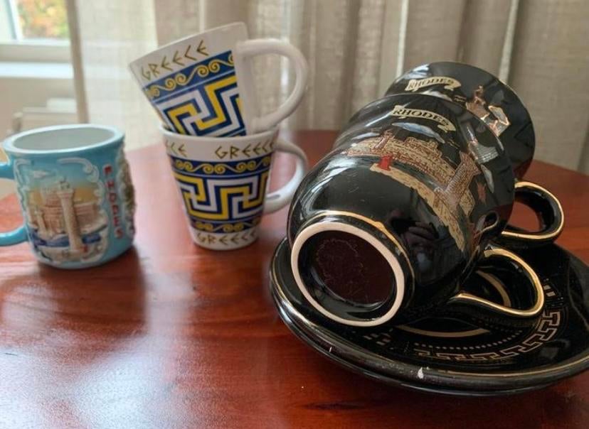 Diverse kopjes en schotels - Griekenland thema, Huis en Inrichting, Keuken | Servies, Gebruikt, Keramiek, Ophalen of Verzenden