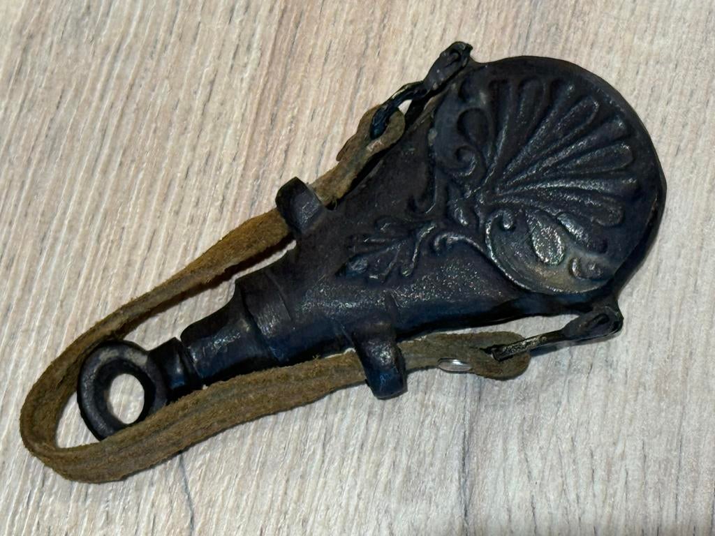 Antieke Kruithoorn met versiering, Ophalen of Verzenden