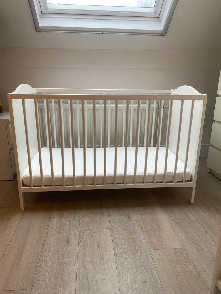 IKEA Smägöra babybedje inclusief matraje, 60x120cm., Kinderen en Baby's, Kinderkamer | Complete kinderkamers, Ophalen, Zo goed als nieuw
