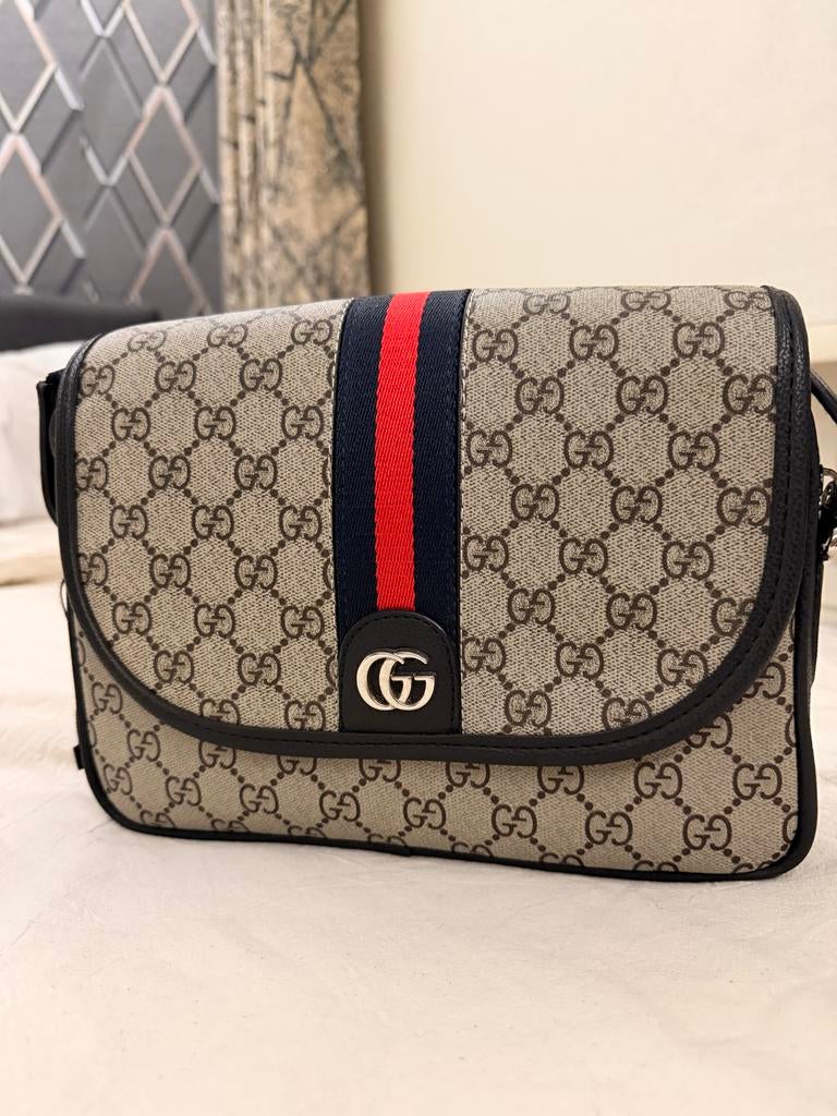 Gucci Heren Tas - Zo goed als nieuw, Sieraden, Tassen en Uiterlijk, Tassen | Schoudertassen, Overige merken, Beige, Ophalen of Verzenden