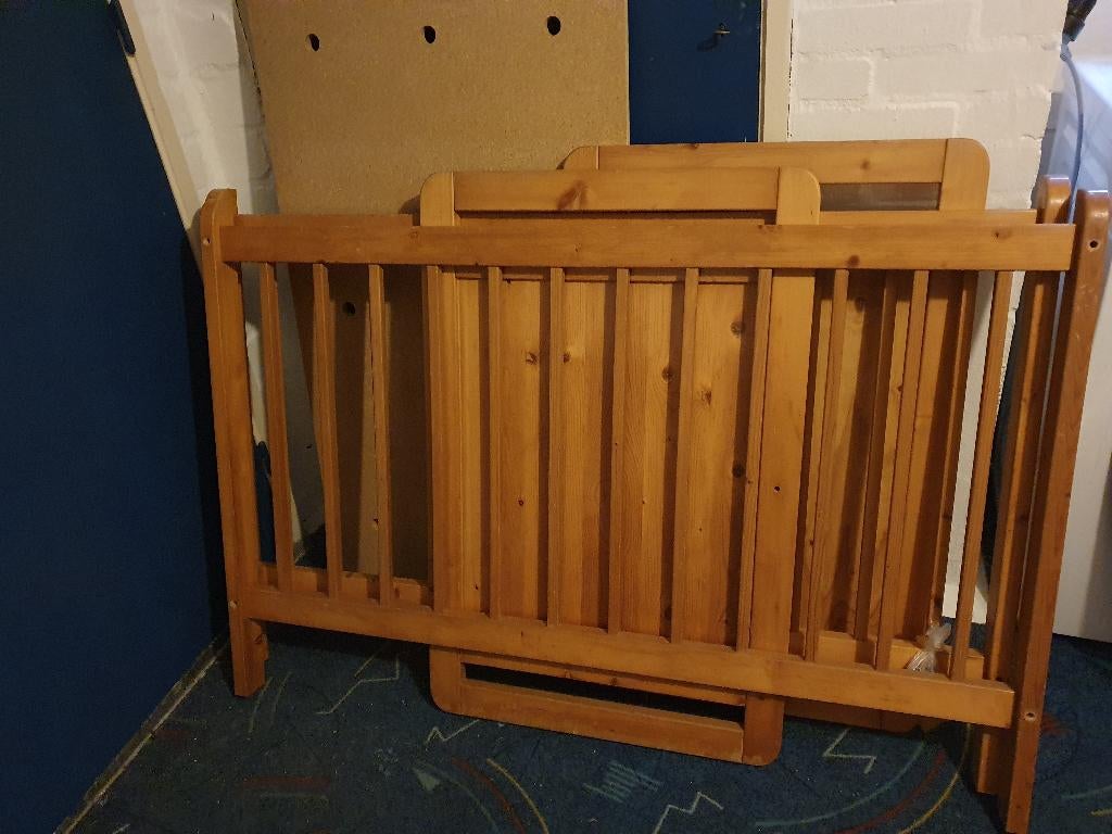 HOUTEN   BABYBEDJE + matras +beddengoed, Ophalen, 85 tot 100 cm, Gebruikt, Matras